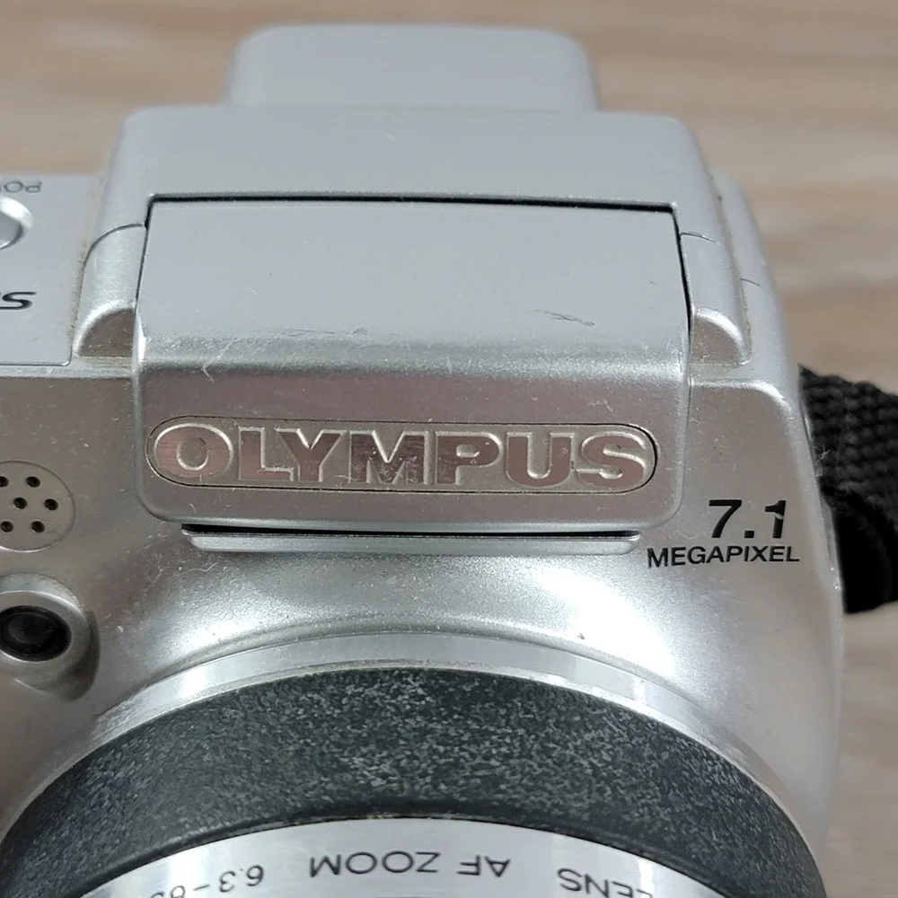 Olympus SP-510UZ 7.1 Megapixel Digital Camera 10x Optical Zoom Silver No Cap